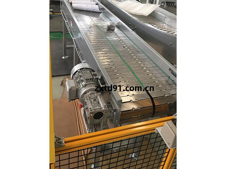 鏈板(ban)輸(shu)送機(ji)