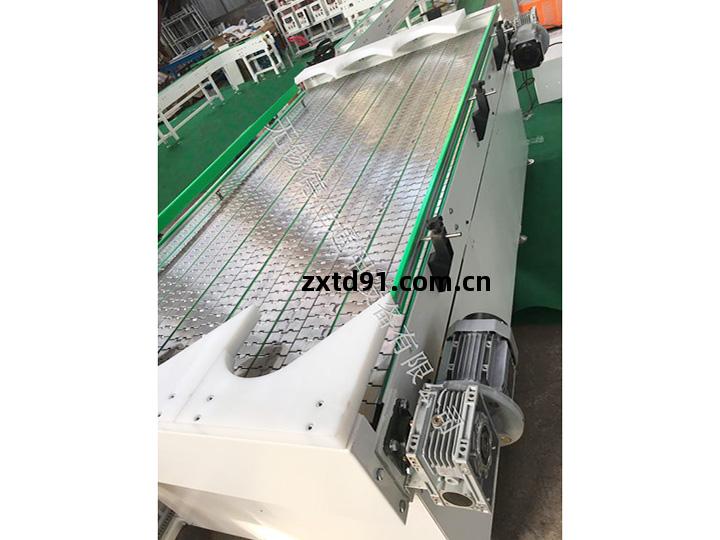 多排(pai)鏈(lian)板(ban)輸(shu)送線